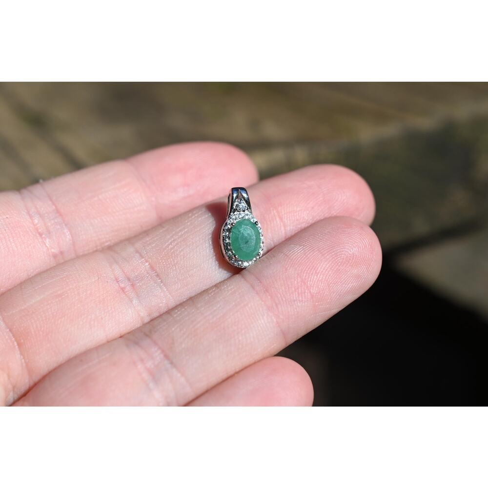 Emerald pendant in 925 sterling silver
